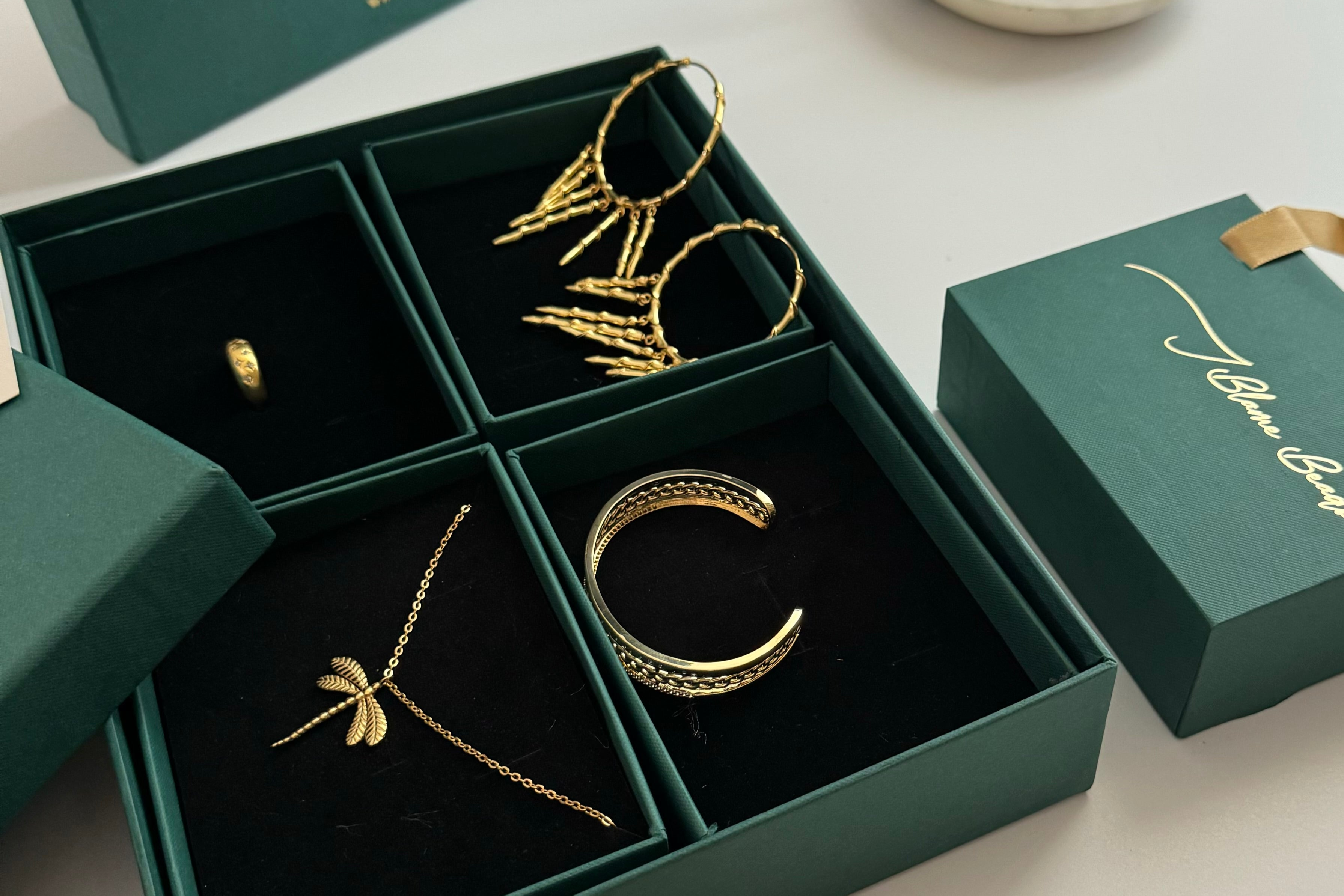 Curated Luxury Jewellery Box/Hamper - Set of 1 - Luxe Shadow Edit - 4 ...