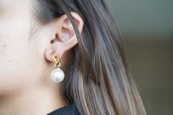 Twisted Pearl Drop Earring