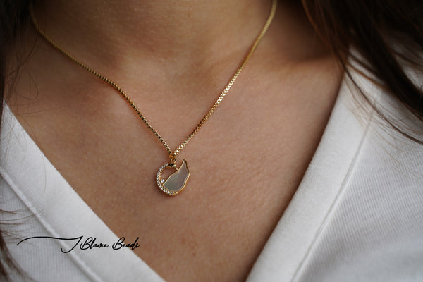 Mother of pearl Swan Necklace