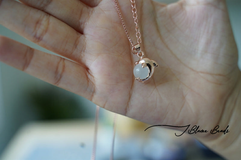 Dolphin pearl necklace