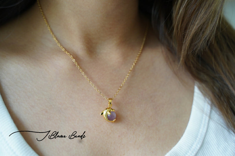 Dolphin pearl necklace