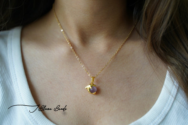 Dolphin pearl necklace