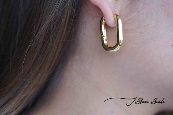 Gold O hoop earrings