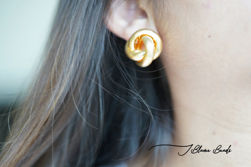 Twisted Gold Stud