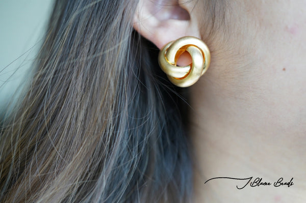 Twisted Gold Stud