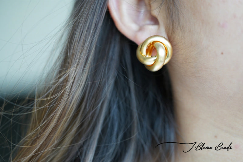 Twisted Gold Stud