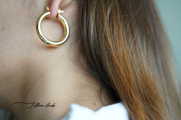 Minimal round hoop earrings