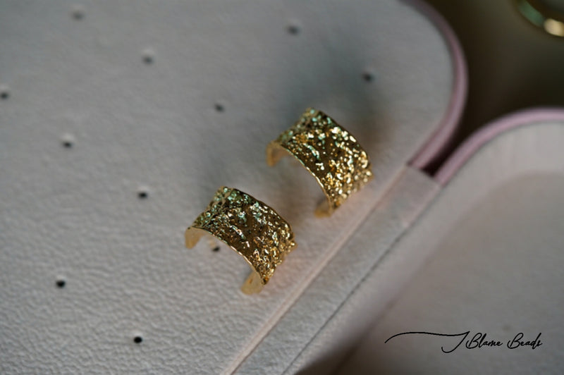 Crunchy hoop earrings