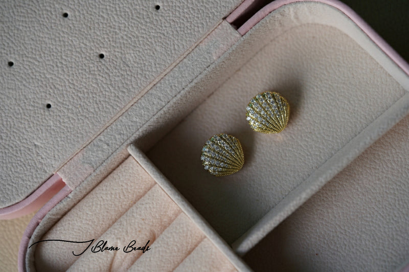 Pearl shell earrings